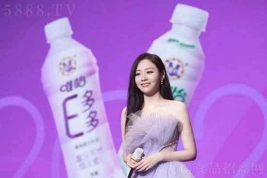 牽手張靚穎開(kāi)啟“唯怡E多多”美膚飲品新風(fēng)尚 牽手張靚穎開(kāi)啟“唯怡E多多”美膚飲品新風(fēng)尚