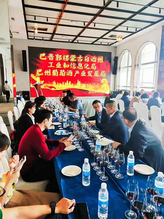 新疆焉耆盆地葡萄酒產(chǎn)業(yè)推介會(huì)在成都成功召開(kāi) 新疆焉耆盆地葡萄酒產(chǎn)業(yè)推介會(huì)在成都成功召開(kāi)