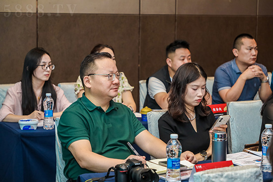 中小食品飲料企業(yè)戰(zhàn)略增長(zhǎng)之道:從蘭格格突圍看品類創(chuàng)新未來(lái) 中小食品飲料企業(yè)戰(zhàn)略增長(zhǎng)之道:從蘭格格突圍看品類創(chuàng)新未來(lái)